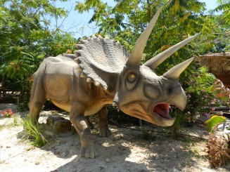 Dinosauria Park - inapoi in ere demult apuse