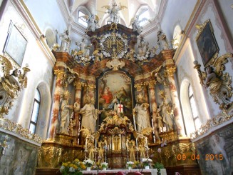 Biserica Maria Kronung-interior