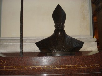Incarcata de istorie si solemnitate