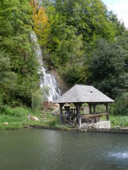 in josul paginii moara si cu cascada