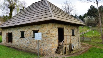 Moara Manastirea Humorului,cladire construita din piatra de cariera si adaposteste camera morarului si camera  uneltelor de macinat