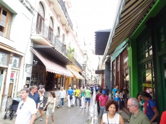 Forfota străzii, oameni, stări şi atitudini