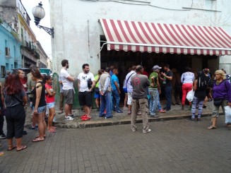 Forfota străzii, oameni, stări şi atitudini