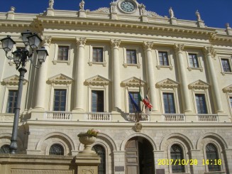 un oras cu amprenta vizibil catalana , un oras ce merita vizitat daca esti in zona