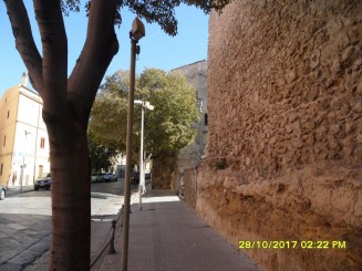 un oras cu amprenta vizibil catalana , un oras ce merita vizitat daca esti in zona