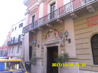 un oras cu amprenta vizibil catalana , un oras ce merita vizitat daca esti in zona