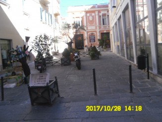 un oras cu amprenta vizibil catalana , un oras ce merita vizitat daca esti in zona