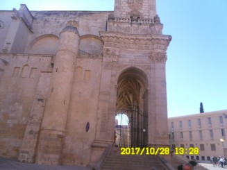 un oras cu amprenta vizibil catalana , un oras ce merita vizitat daca esti in zona