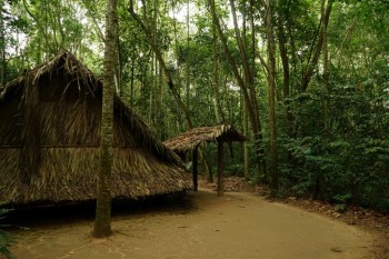 Templu Cao Dai şi Tunelurile Subterane Cu Chi