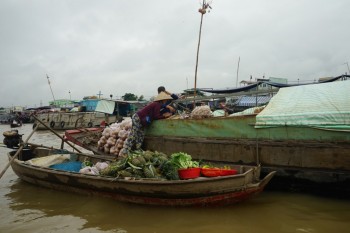 Piaţa plutitoare - Viespar pe apă