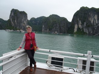Ha Long Bay - Una din Cele şapte Minuni ale Naturii