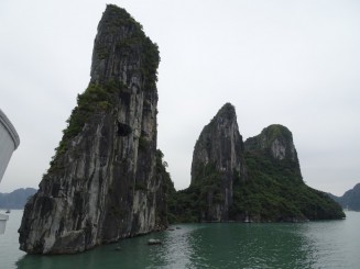 Ha Long Bay - Una din Cele şapte Minuni ale Naturii