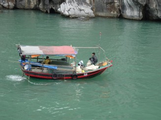 Ha Long Bay - Una din Cele şapte Minuni ale Naturii