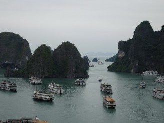 Ha Long Bay - Una din Cele şapte Minuni ale Naturii