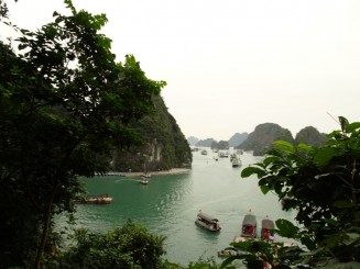 Ha Long Bay - Una din Cele şapte Minuni ale Naturii