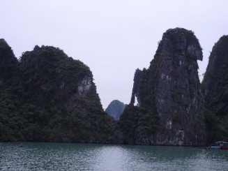 Ha Long Bay - Una din Cele şapte Minuni ale Naturii