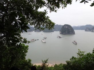 Ha Long Bay - Una din Cele şapte Minuni ale Naturii