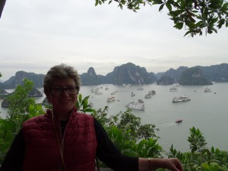 Ha Long Bay - Una din Cele şapte Minuni ale Naturii