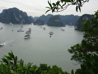 Ha Long Bay - Una din Cele şapte Minuni ale Naturii