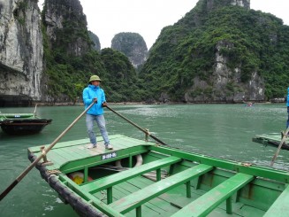 Ha Long Bay - Una din Cele şapte Minuni ale Naturii