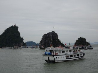 Ha Long Bay - Una din Cele şapte Minuni ale Naturii