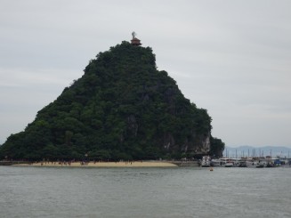 Ha Long Bay - Una din Cele şapte Minuni ale Naturii