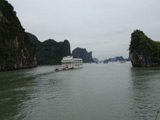 Ha Long Bay - Una din Cele şapte Minuni ale Naturii