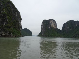Ha Long Bay - Una din Cele şapte Minuni ale Naturii