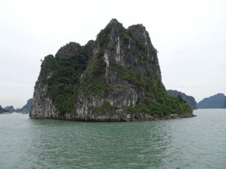 Ha Long Bay - Una din Cele şapte Minuni ale Naturii