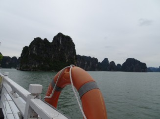 Ha Long Bay - Una din Cele şapte Minuni ale Naturii