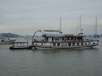 Ha Long Bay - Una din Cele şapte Minuni ale Naturii