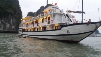 Ha Long Bay - Una din Cele şapte Minuni ale Naturii