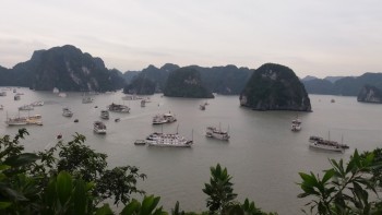 Ha Long Bay - Una din Cele şapte Minuni ale Naturii