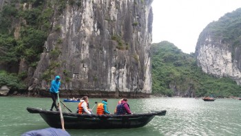 Ha Long Bay - Una din Cele şapte Minuni ale Naturii