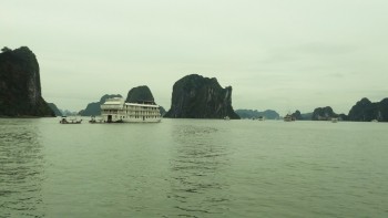 Ha Long Bay - Una din Cele şapte Minuni ale Naturii