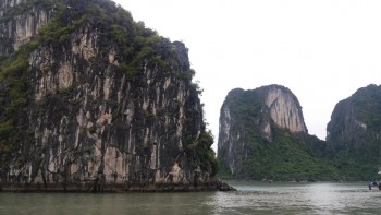 Ha Long Bay - Una din Cele şapte Minuni ale Naturii