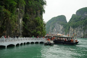 Ha Long Bay - Una din Cele şapte Minuni ale Naturii