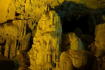 Ha Long Bay - Una din Cele şapte Minuni ale Naturii