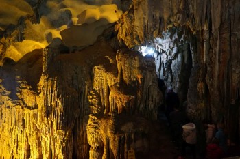 Ha Long Bay - Una din Cele şapte Minuni ale Naturii
