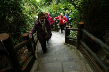 Ha Long Bay - Una din Cele şapte Minuni ale Naturii