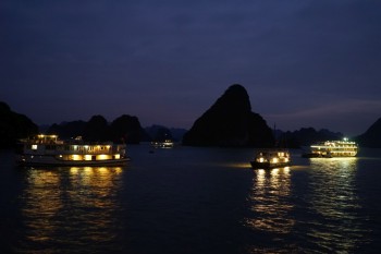 Ha Long Bay - Una din Cele şapte Minuni ale Naturii