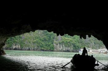 Ha Long Bay - Una din Cele şapte Minuni ale Naturii
