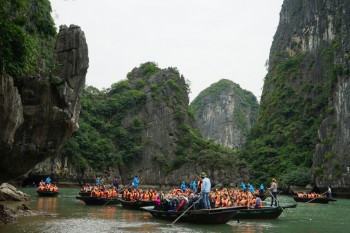 Ha Long Bay - Una din Cele şapte Minuni ale Naturii