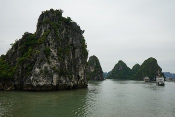 Ha Long Bay - Una din Cele şapte Minuni ale Naturii