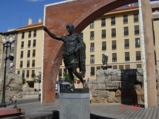 Statuia in bronz a lui Caesar