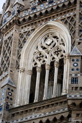 Una din ferestrele catedralei