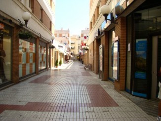 Calella - aleea de magazine, fa shoping pana in ora 22:00 ca se inchid