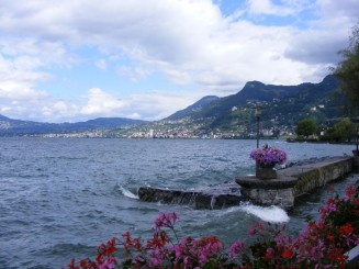 pe malul lacului Leman