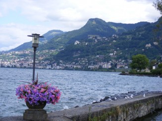 pe malul lacului Leman