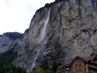 pe malul lacului Leman